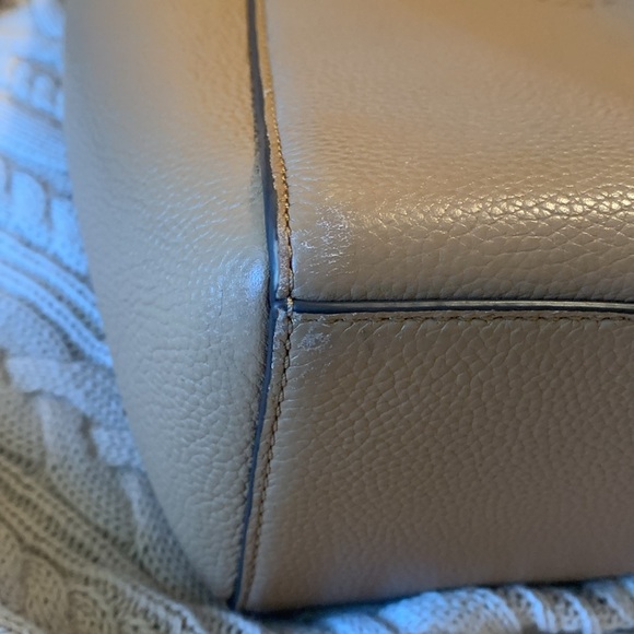 Tory Burch McGraw Bucket Bag - Picture 6 of 9